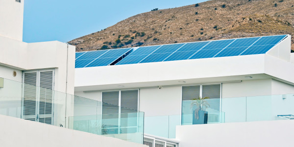 Comprar / Vender Pisos y Plantas Bajas en Santa Coloma de Gramenet · con Placas Solares
